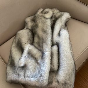 Fur-tastic 💕 Fabulous faux vest!!